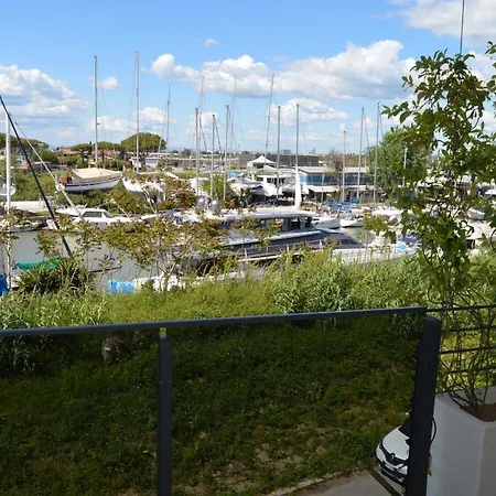 River Glimpse * フィウミチーノ