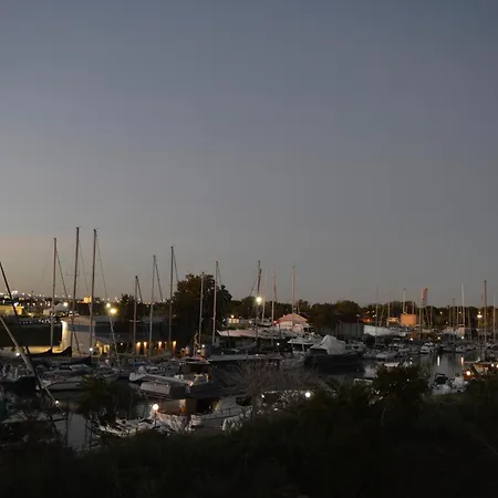 River Glimpse フィウミチーノ